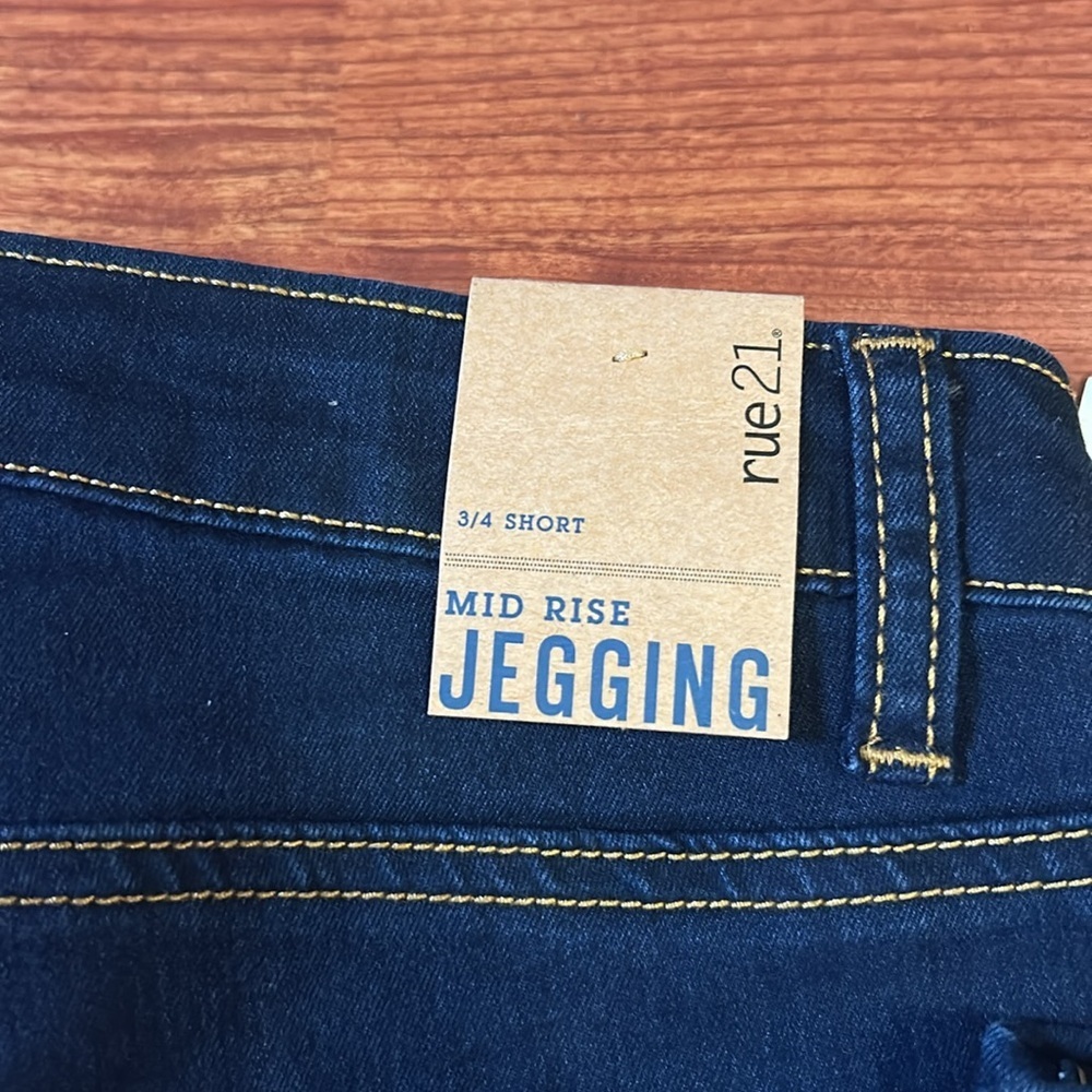 Rue21 Womens Mid Rise Jegging Jeans Size 3/4 Short - Picture 4 of 6